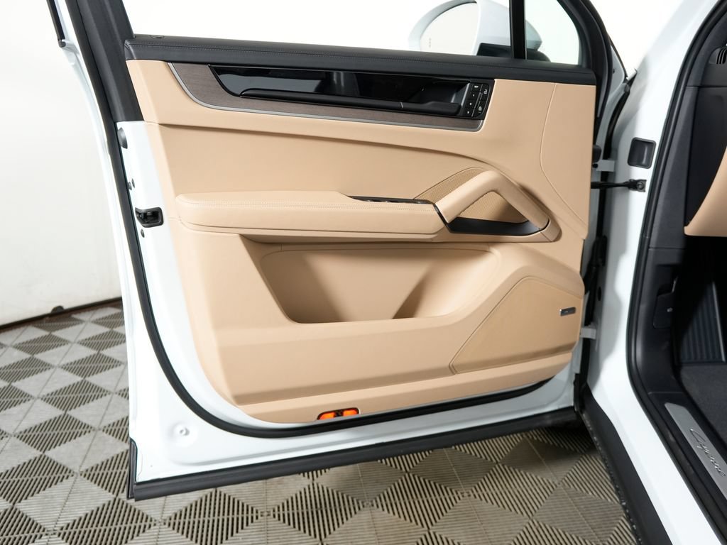 Certified 2026 Porsche Cayenne AWD/4WD image 15