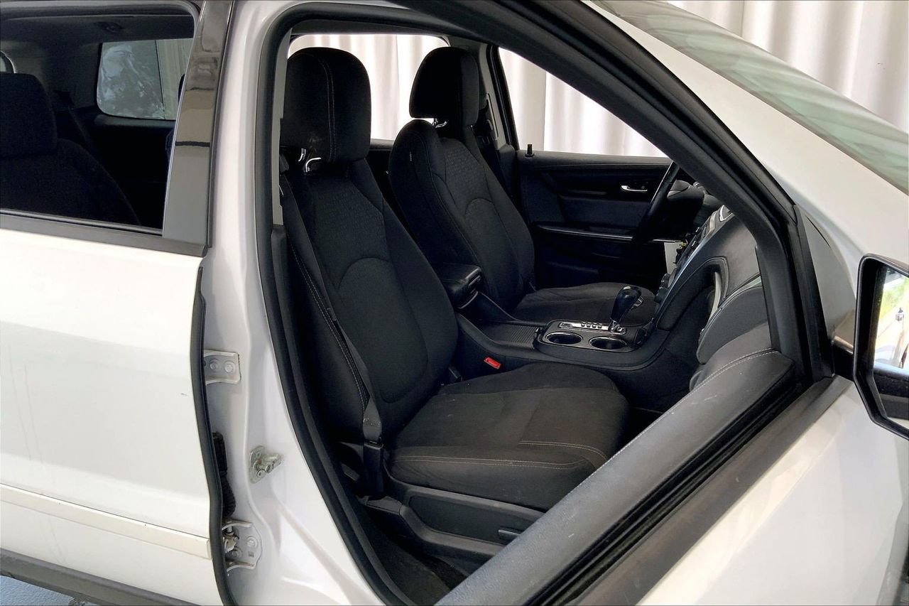 Used 2016 GMC Acadia SLE FWD image 16