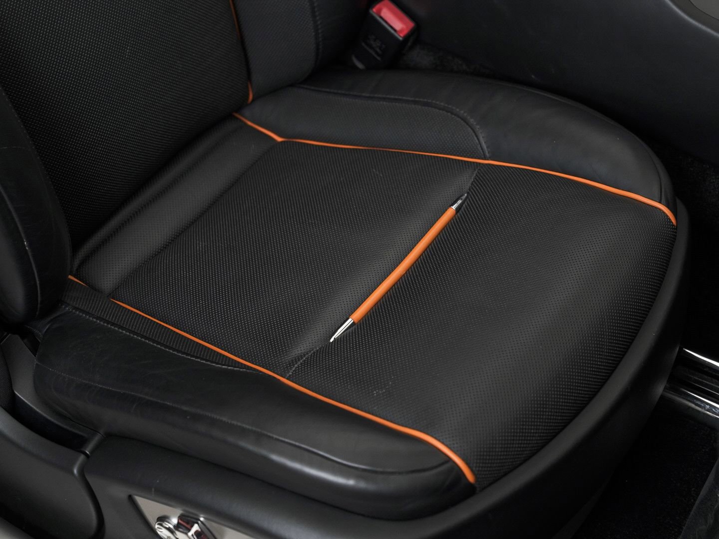 Used 2020 Rolls-Royce Dawn image 61