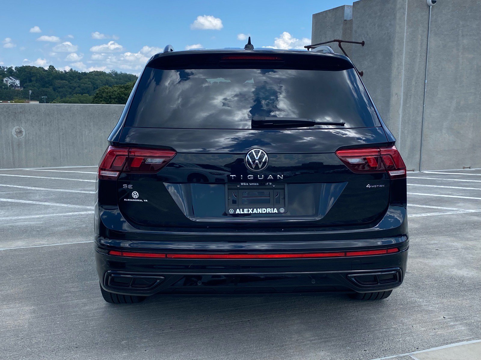 Certified 2024 Volkswagen Tiguan SE R-Line AWD/4WD image 4