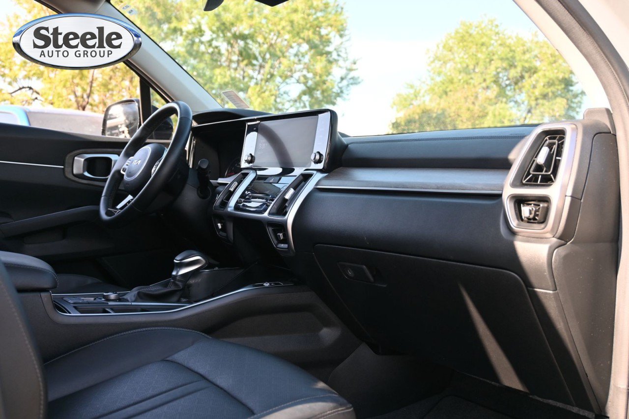 Used 2023 Kia Sorento EX w/ Panoramic Sunroof Package FWD image 26