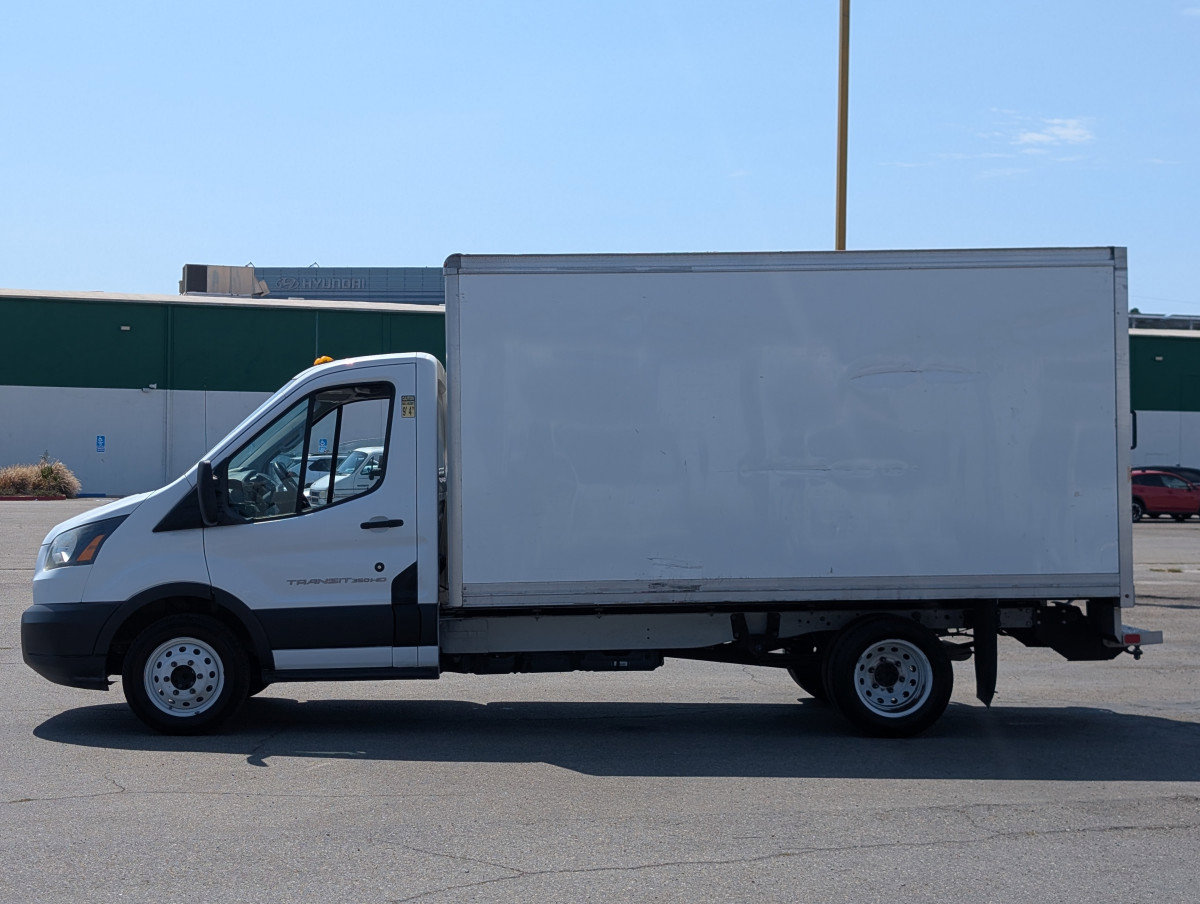 Used 2018 Ford Transit 350 156 DRW RWD image 4