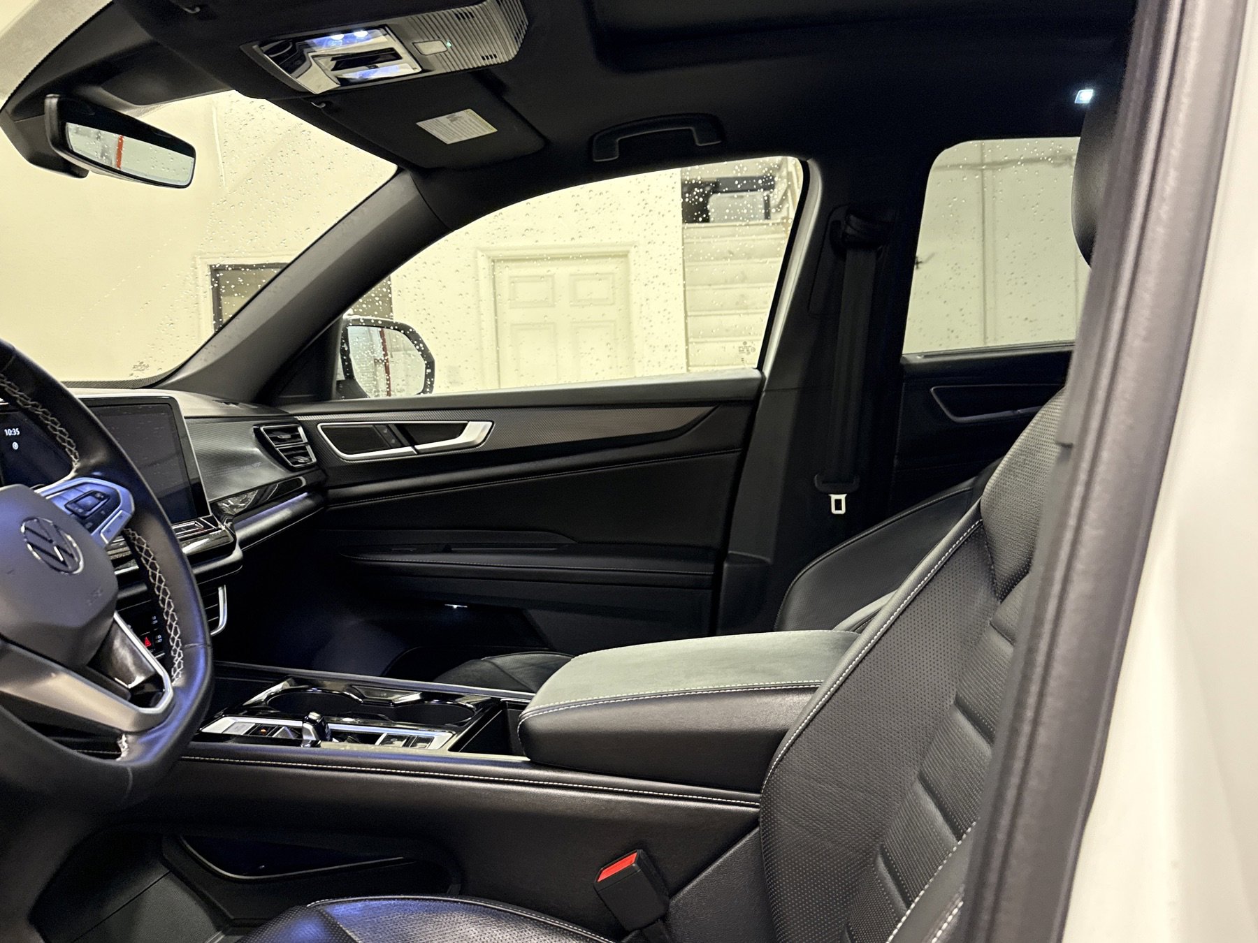 Used 2024 Volkswagen Atlas Cross Sport SEL image 4