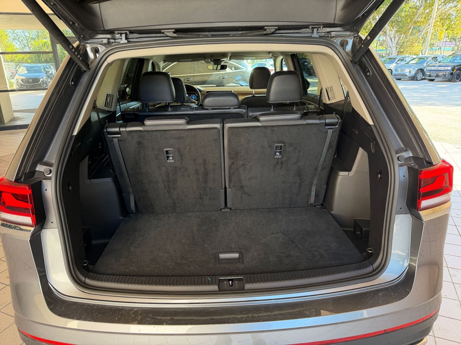 Used 2025 Volkswagen Atlas SE image 24