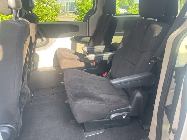 Used 2013 Dodge Grand Caravan SE FWD image 4