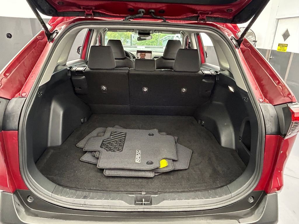 Used 2025 Toyota RAV4 XLE image 40