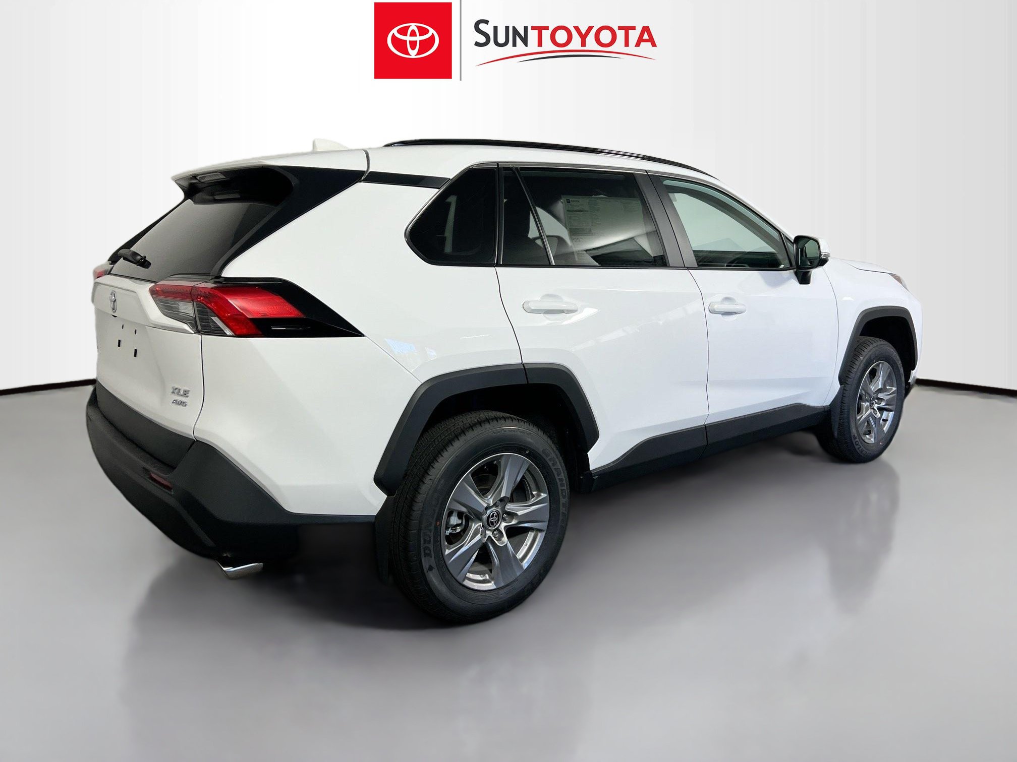 Used 2025 Toyota RAV4 XLE AWD/4WD image 4