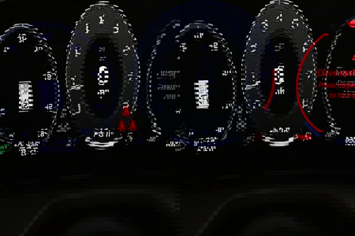 Used 2025 Porsche Panamera image 21