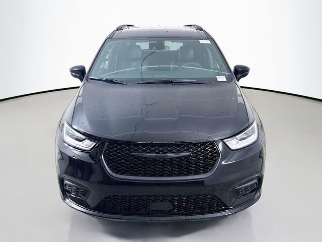 New 2026 Chrysler Pacifica Select w/ S Appearance Package image 2