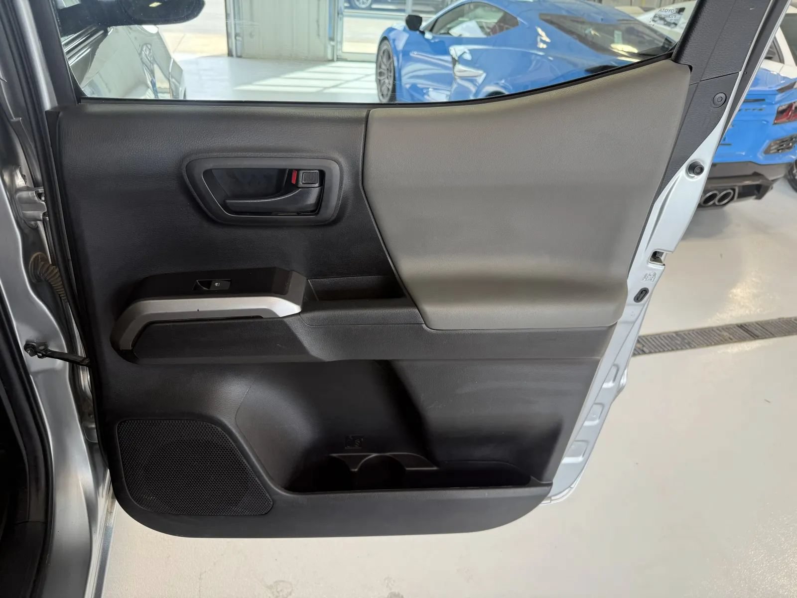 Used 2023 Toyota Tacoma SR5 w/ Technology Package AWD/4WD image 18