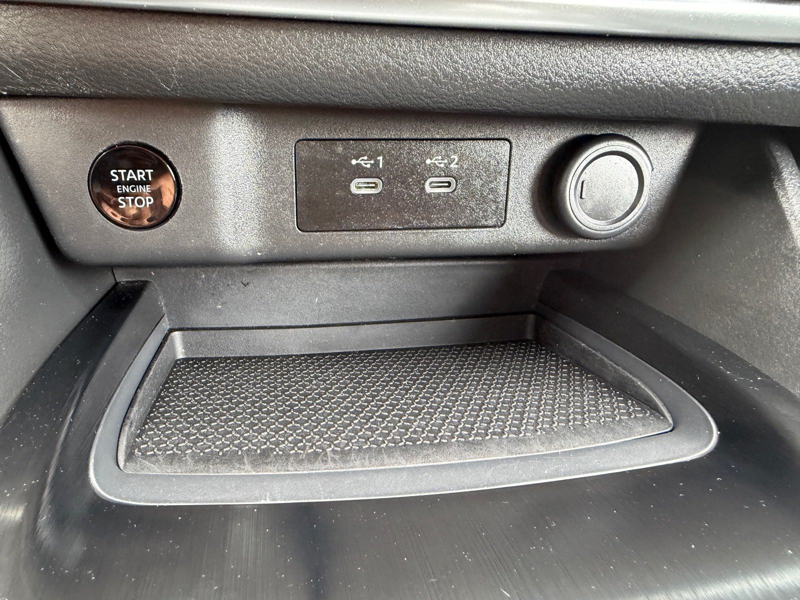 Certified 2025 Nissan Rogue SV FWD image 28