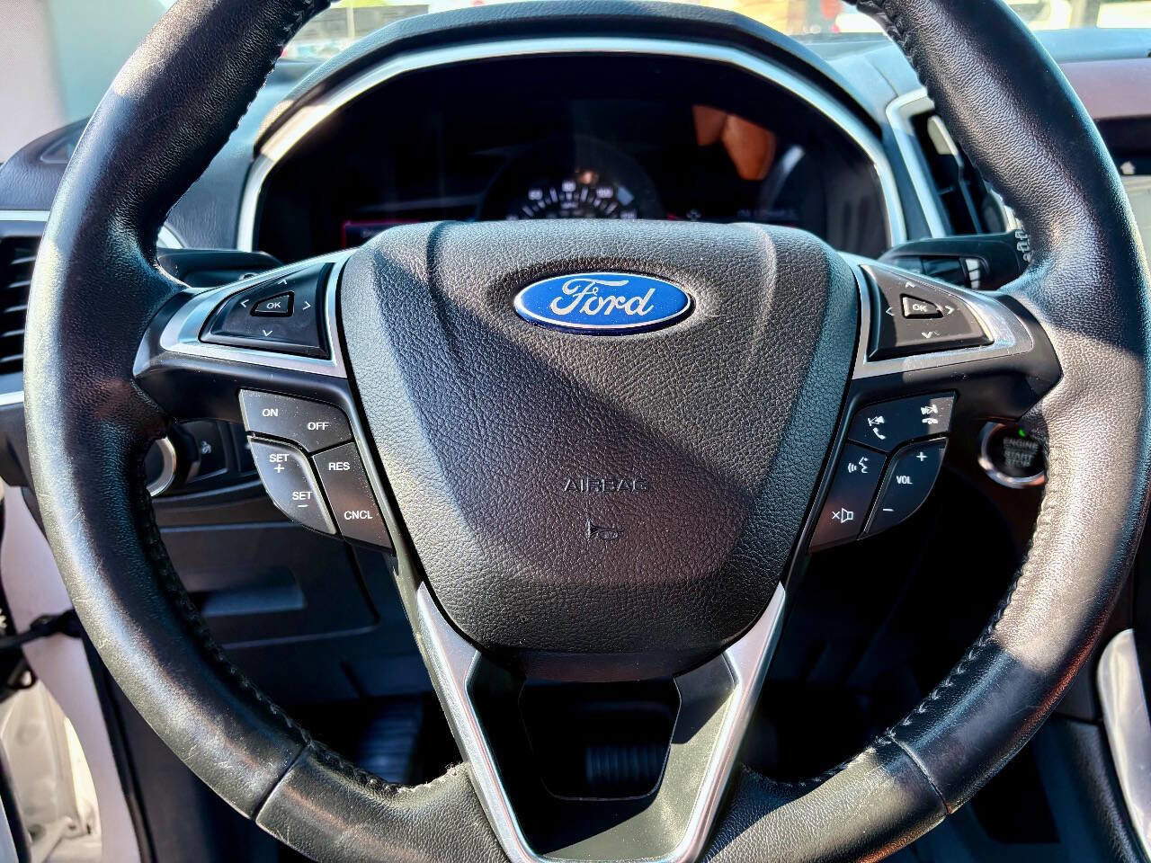 Used 2017 Ford Edge Titanium w/ Equipment Group 301A AWD/4WD image 16
