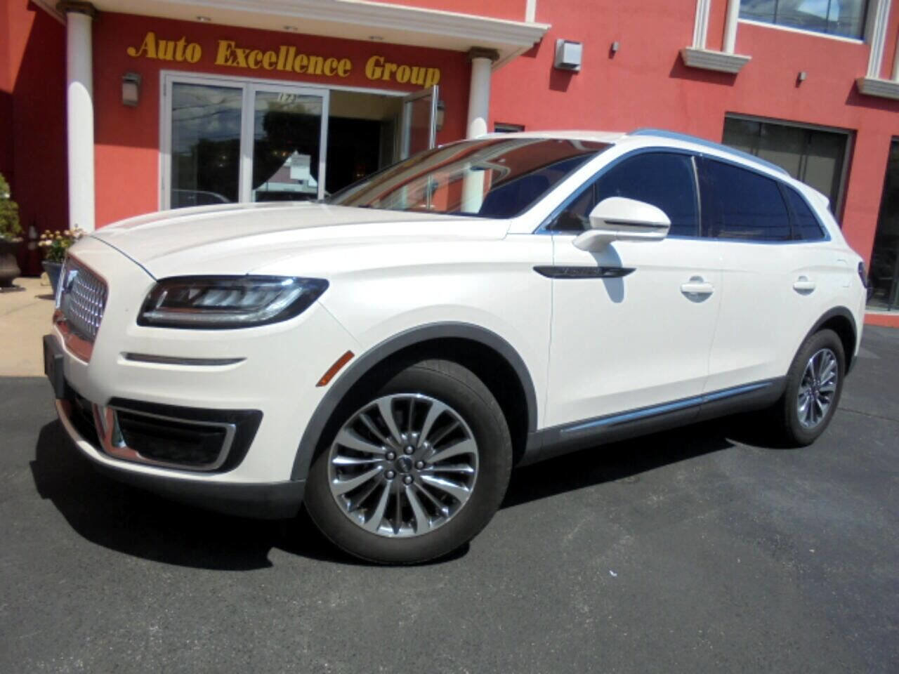 Used 2019 Lincoln Nautilus Select image 2