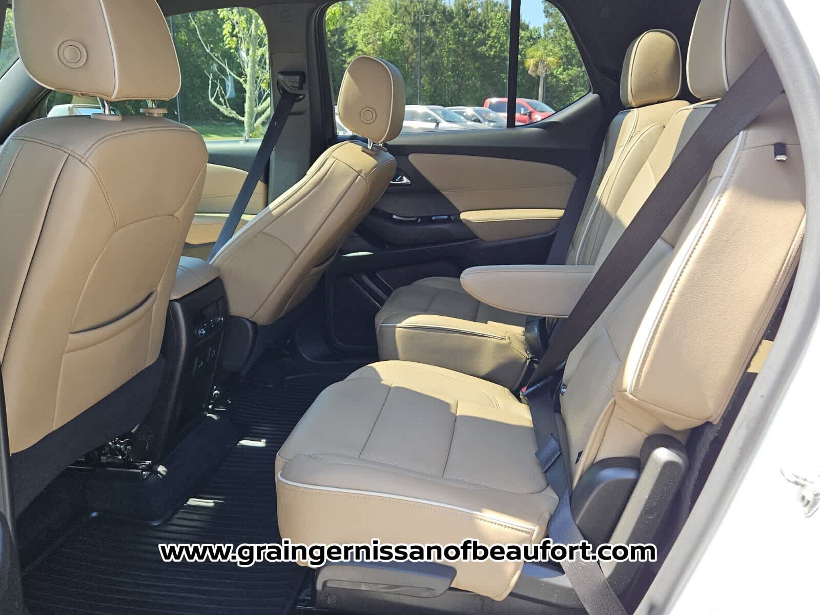 Used 2023 Chevrolet Traverse Premier FWD image 4