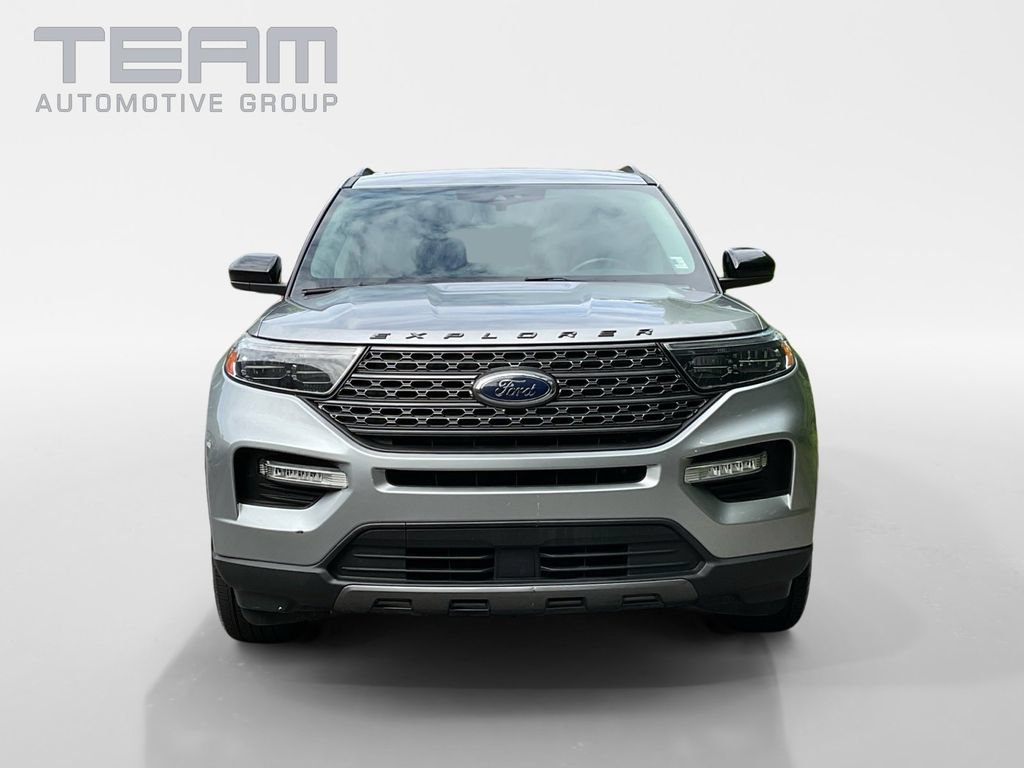 Used 2022 Ford Explorer XLT w/ Equipment Group 202A AWD/4WD image 2