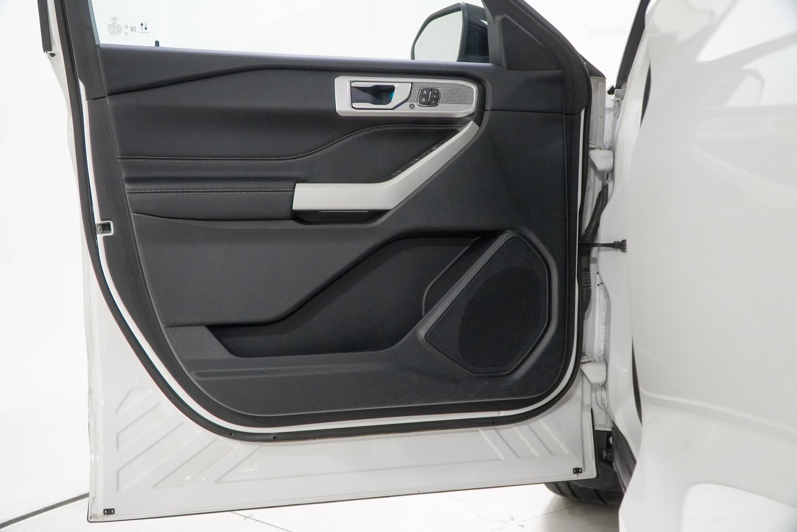 Used 2022 Ford Explorer Limited w/ Equipment Group 301A image 21