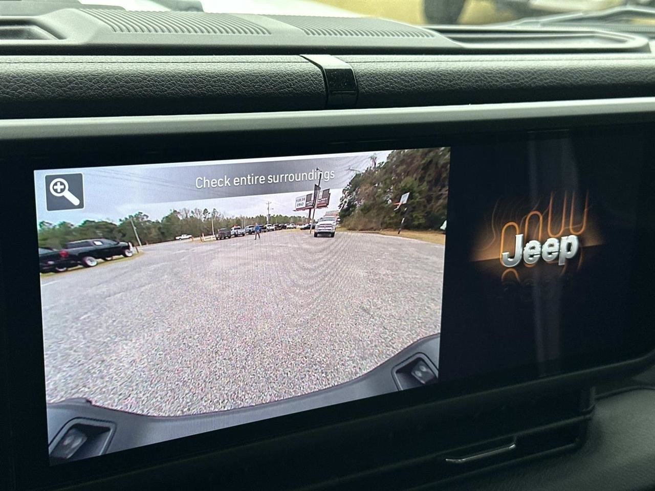 Used 2025 Jeep Gladiator Sport image 29