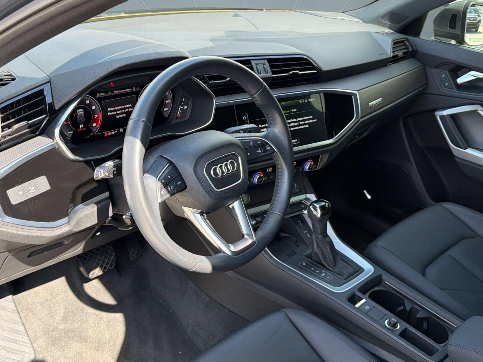 Used 2020 Audi Q3 2.0T Premium Plus w/ Premium Plus Package AWD/4WD image 4