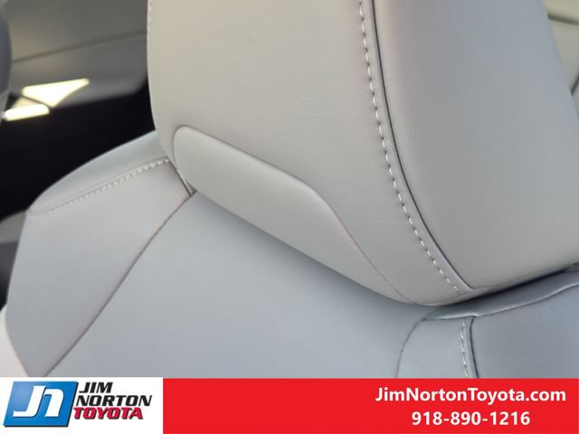Used 2025 Toyota RAV4 XLE Premium FWD image 17