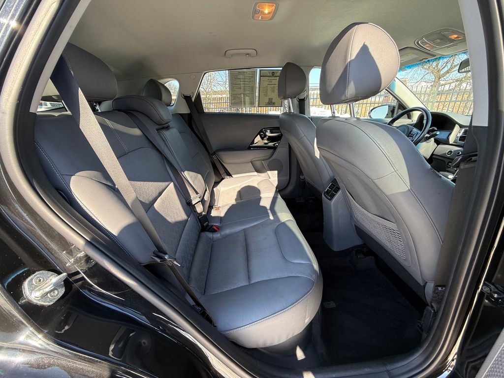 Used 2018 Kia Niro EX image 13