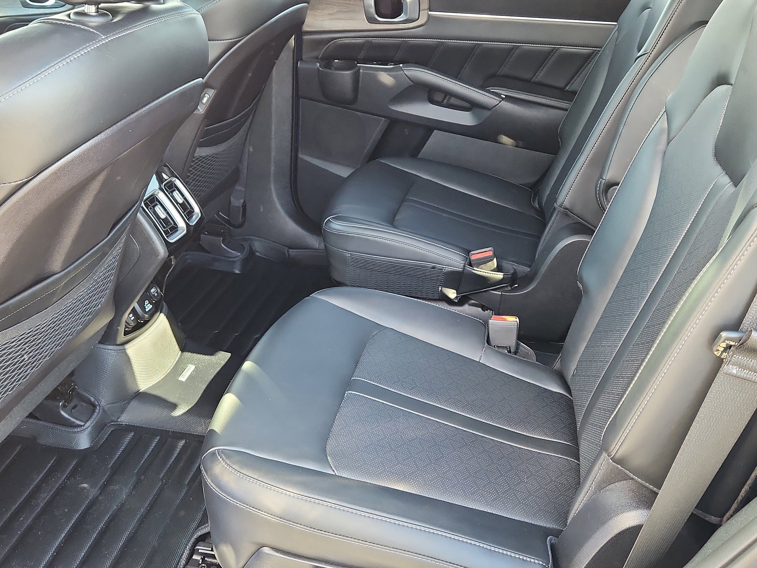 Used 2022 Kia Sorento EX AWD/4WD image 11