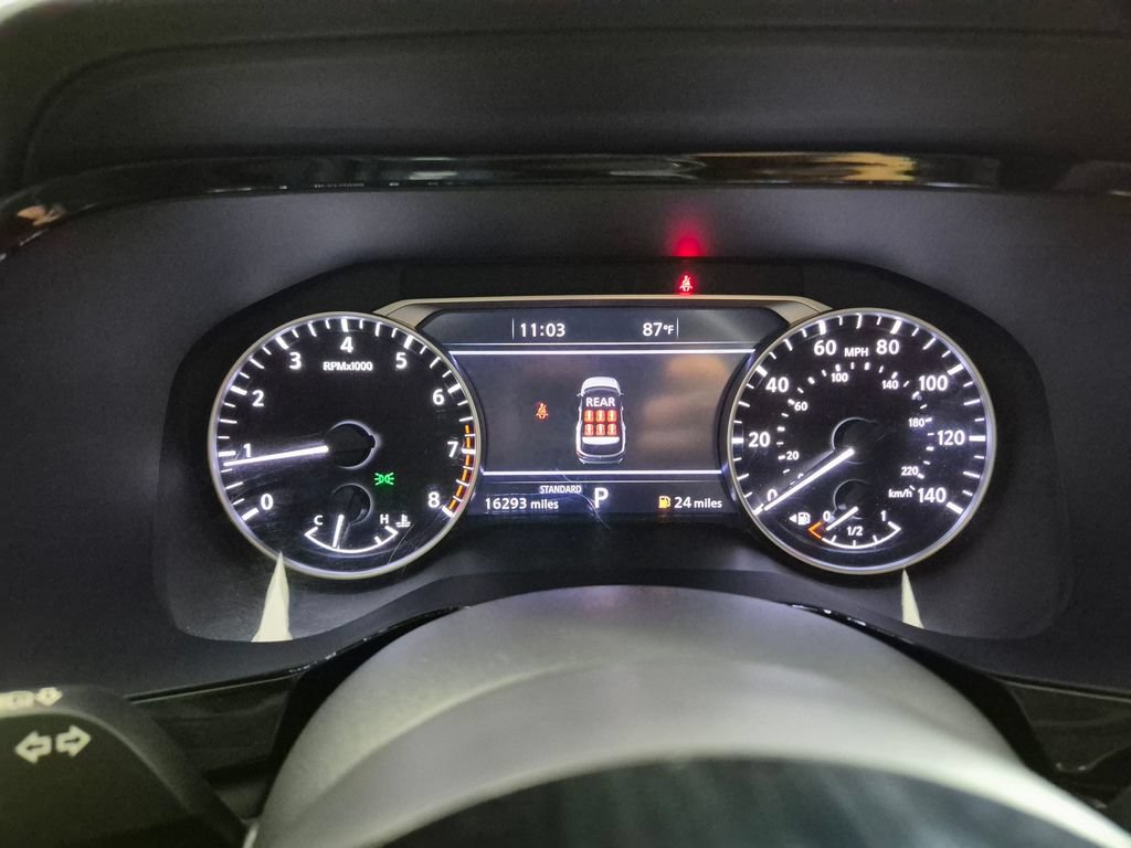 Used 2025 Nissan Pathfinder SL FWD image 16