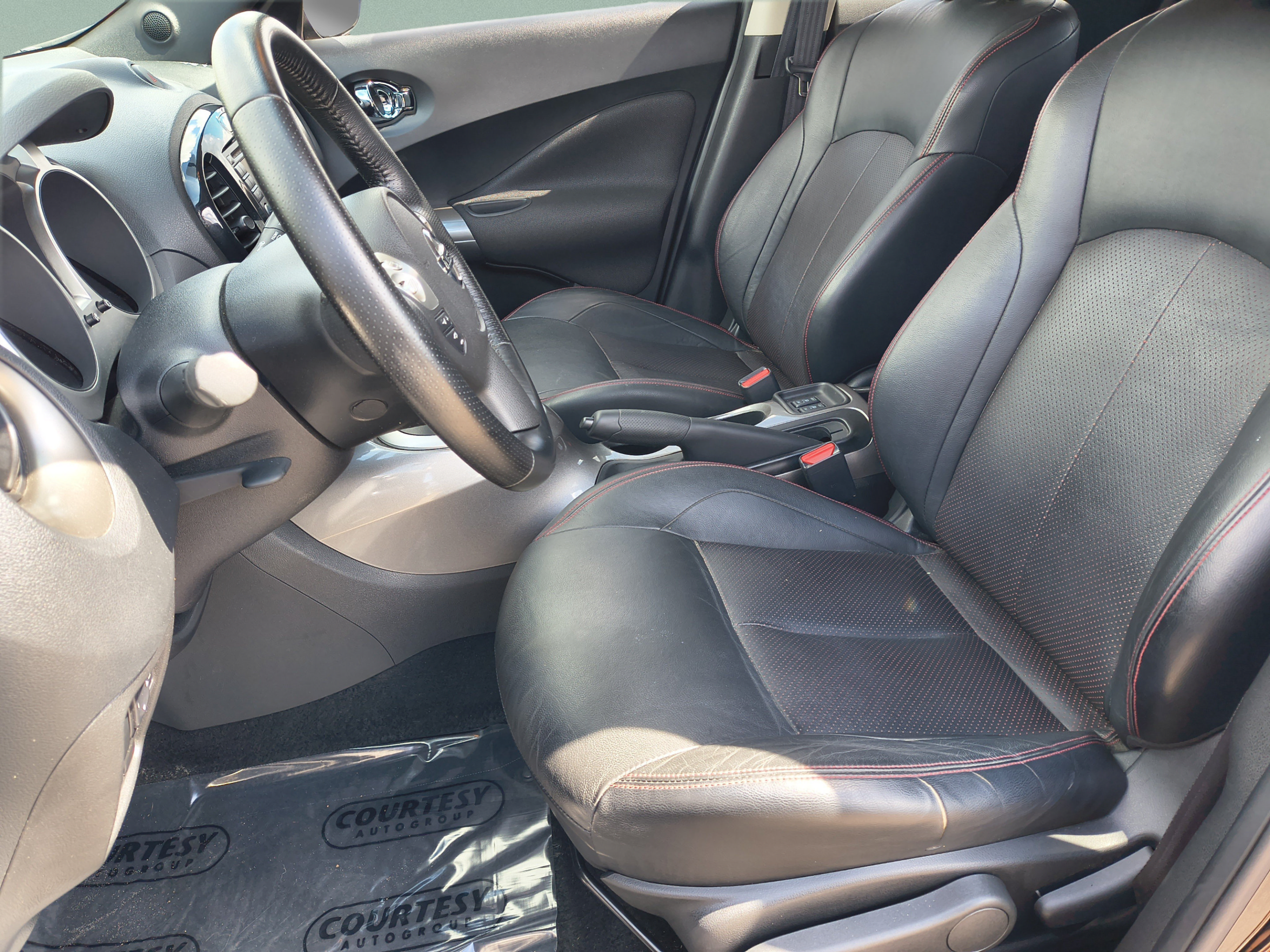 Used 2014 Nissan Juke SL FWD image 16