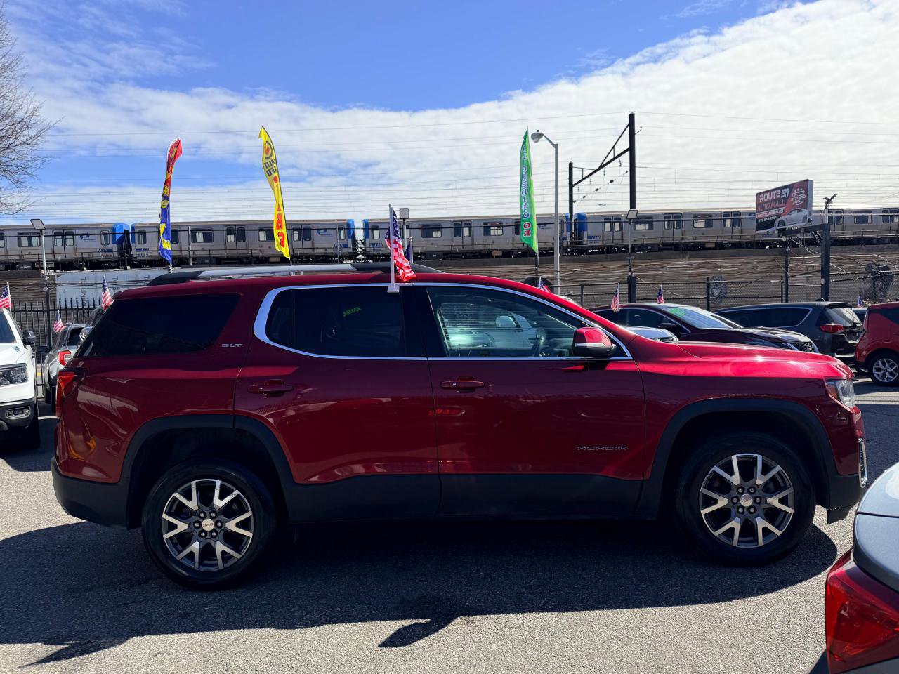 Used 2023 GMC Acadia SLT image 4