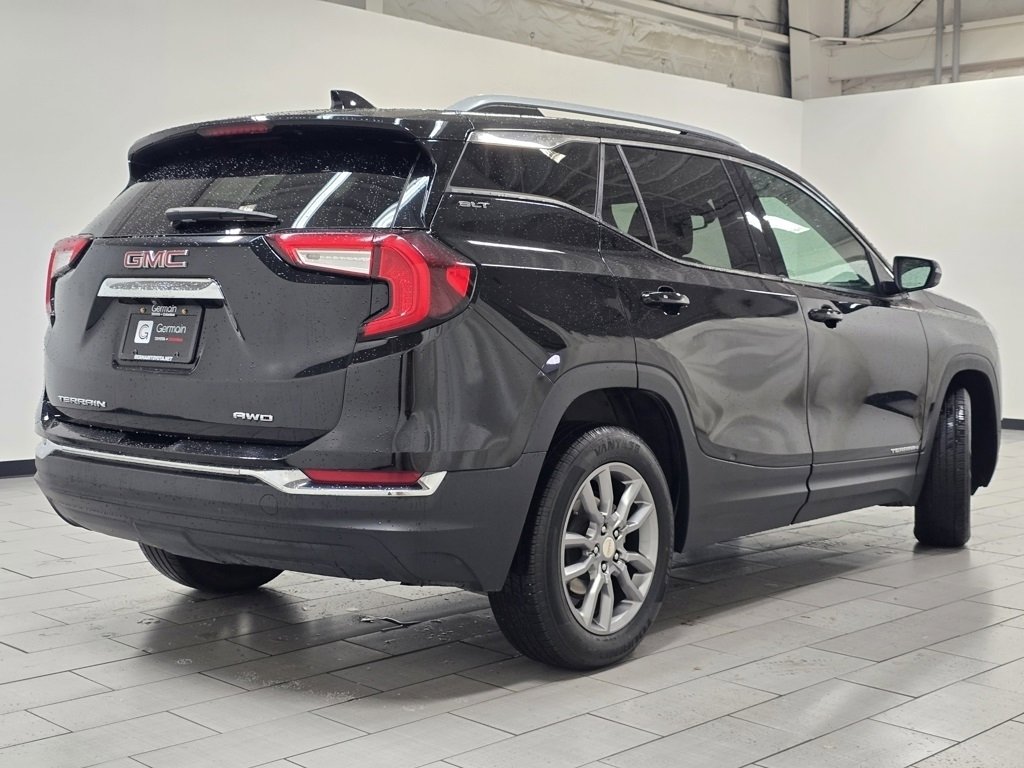 Used 2024 GMC Terrain SLT image 15