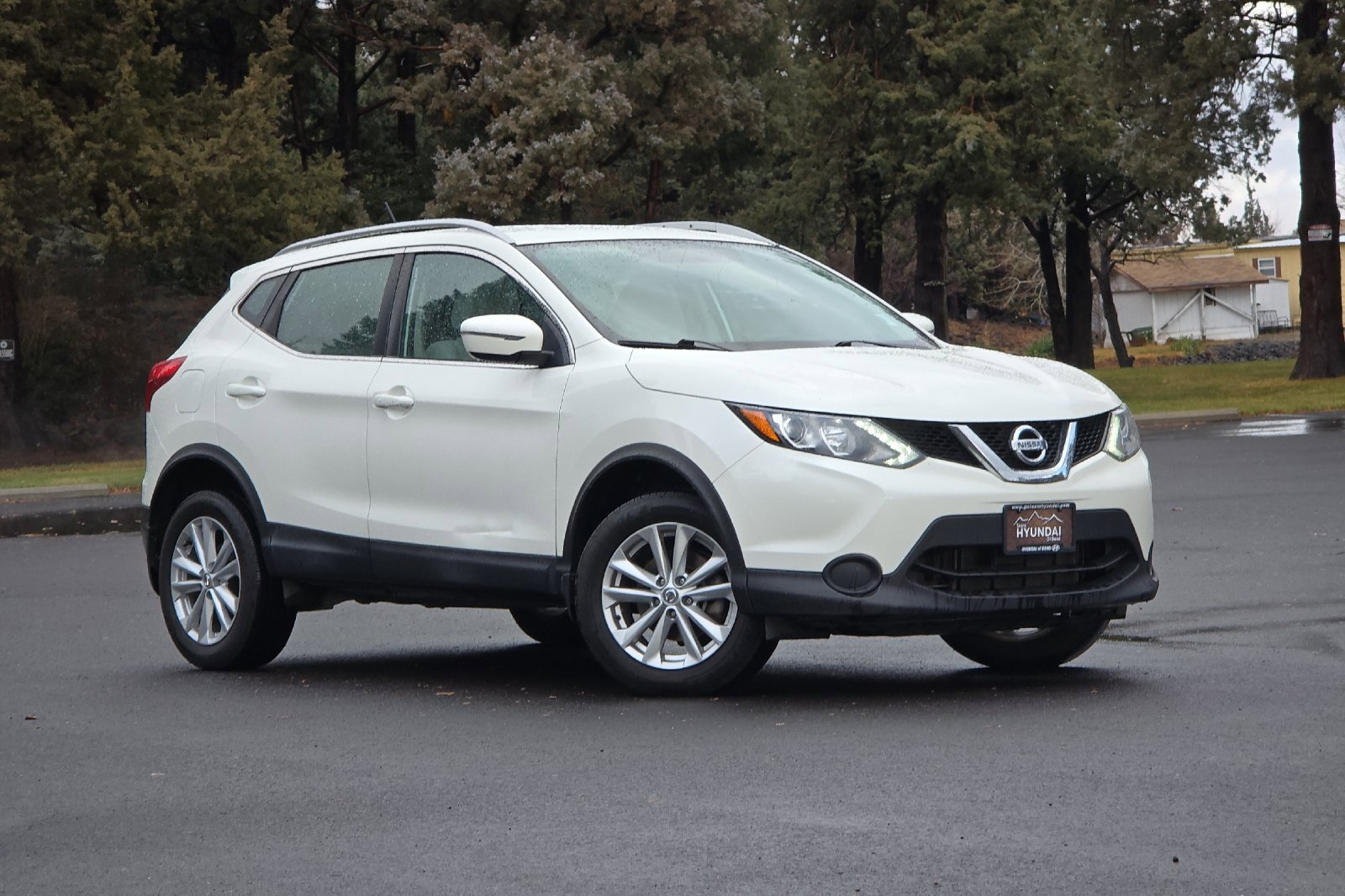 Used 2017 Nissan Rogue Sport SV image 2