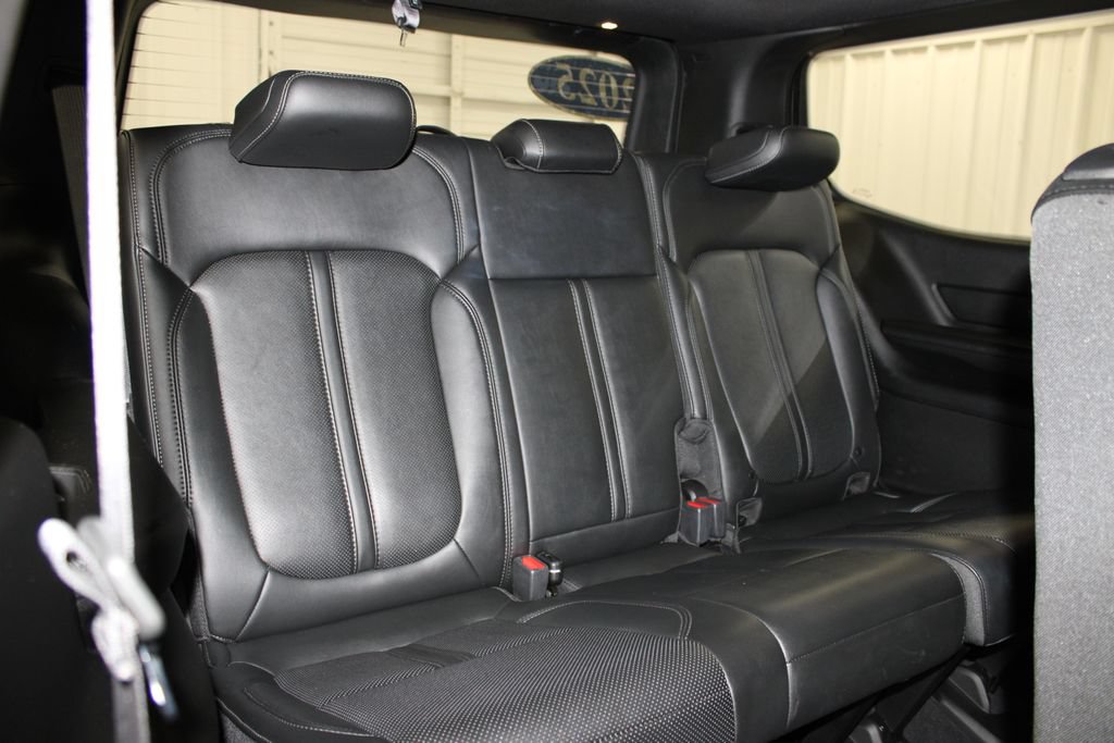Used 2025 Jeep Wagoneer Series II w/ 8-Passenger Seating Package AWD/4WD image 32