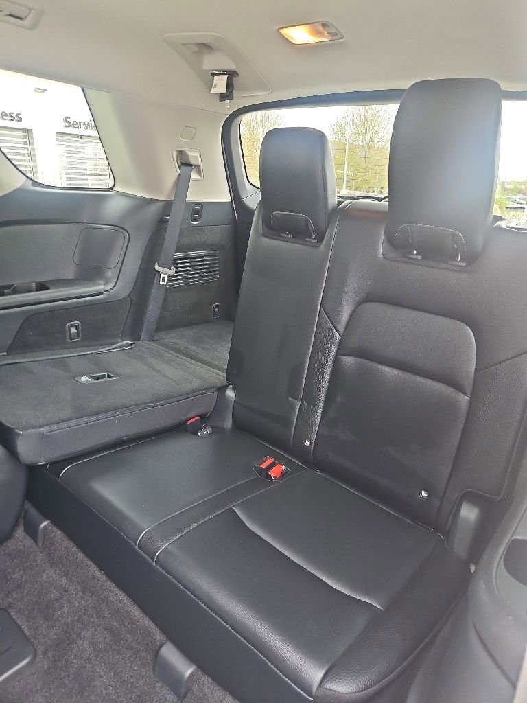 Used 2024 Nissan Pathfinder SL w/ Black Appearance Package FWD image 16