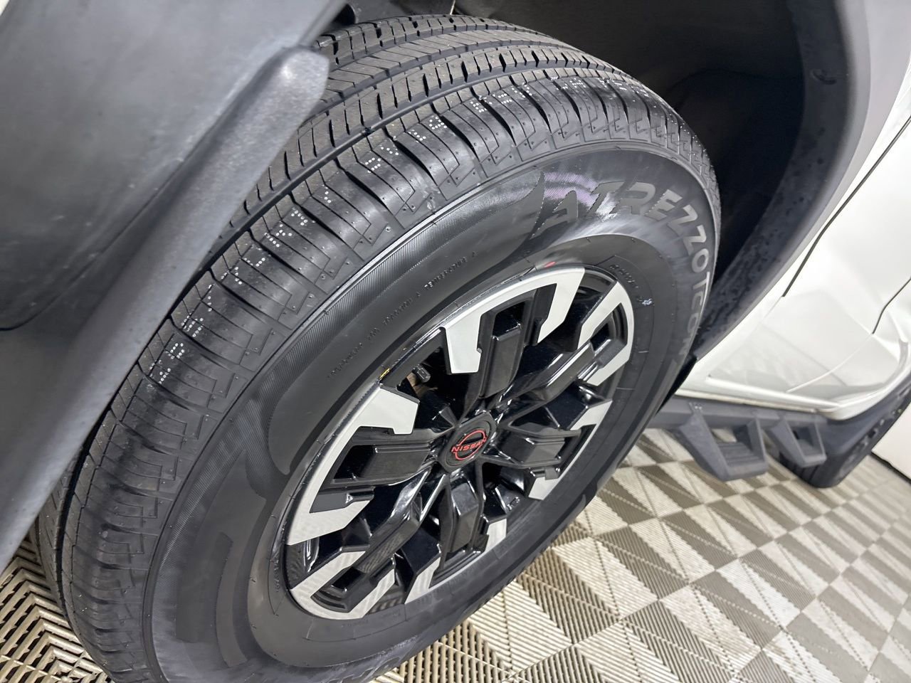 Used 2022 Nissan Frontier PRO-4X image 30