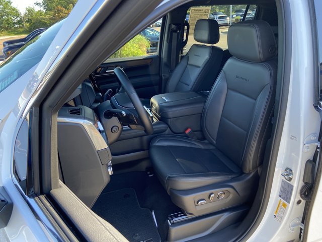 Used 2025 GMC Yukon XL Denali AWD/4WD image 18