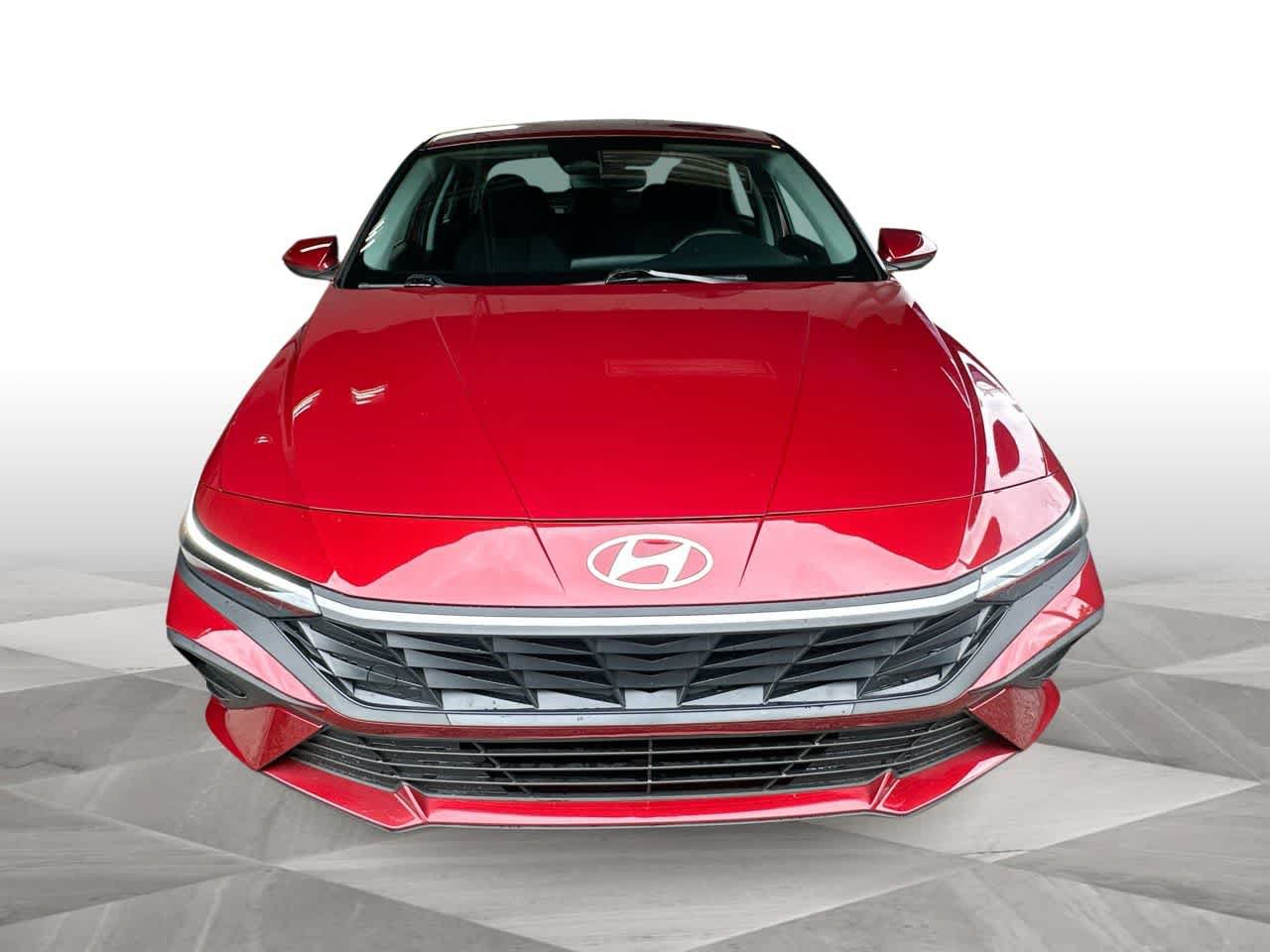 Used 2026 Hyundai Elantra SE FWD image 3