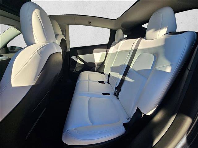 Used 2022 Tesla Model Y Long Range image 12