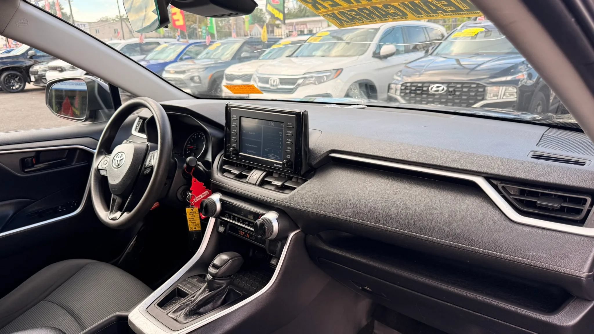 Used 2022 Toyota RAV4 LE FWD image 16