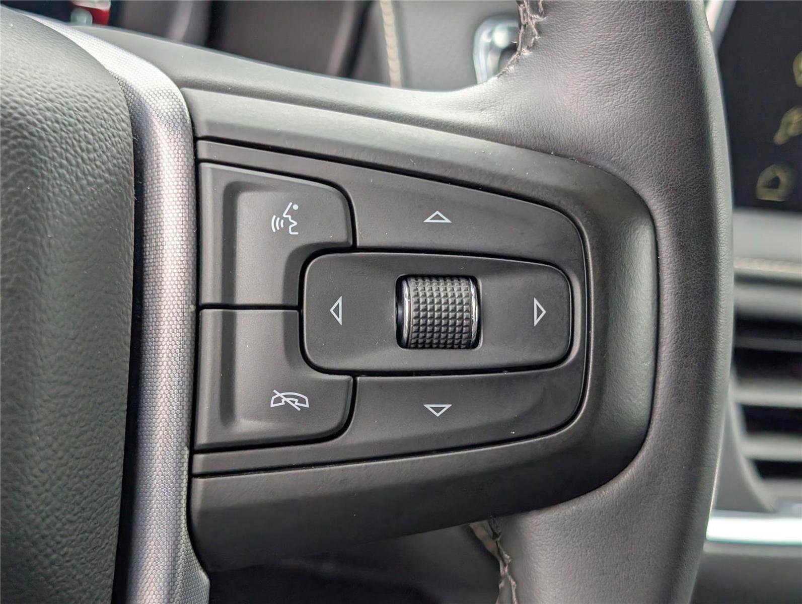 Used 2024 GMC Yukon XL SLT image 27