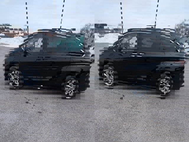 Used 2025 Toyota Sienna XLE image 9