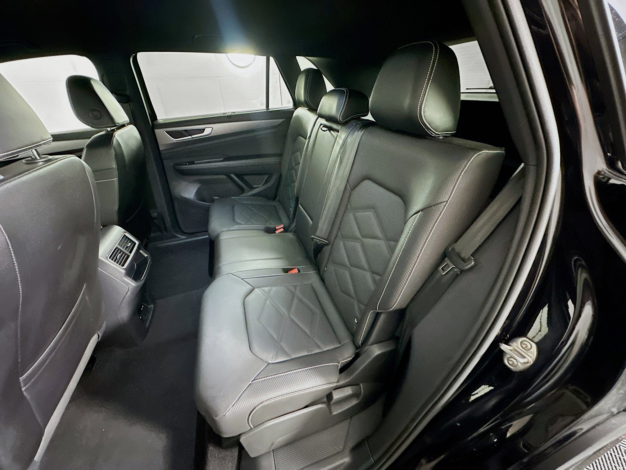 Used 2025 Volkswagen Atlas Cross Sport SE image 27