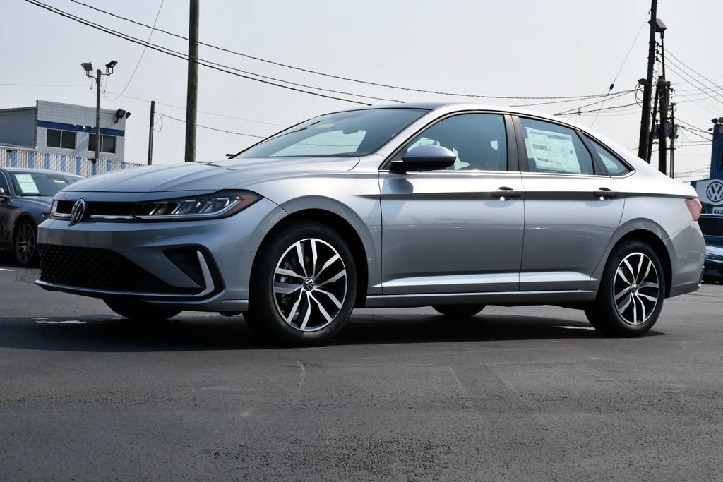 New 2026 Volkswagen Jetta SE FWD image 3