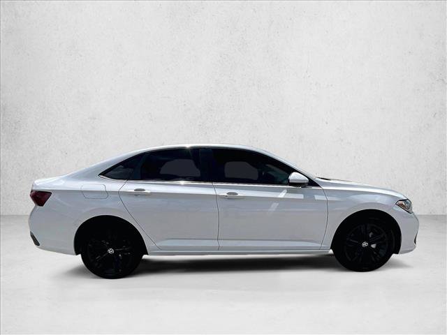 Used 2024 Volkswagen Jetta SE w/ Panoramic Sunroof Package FWD image 5