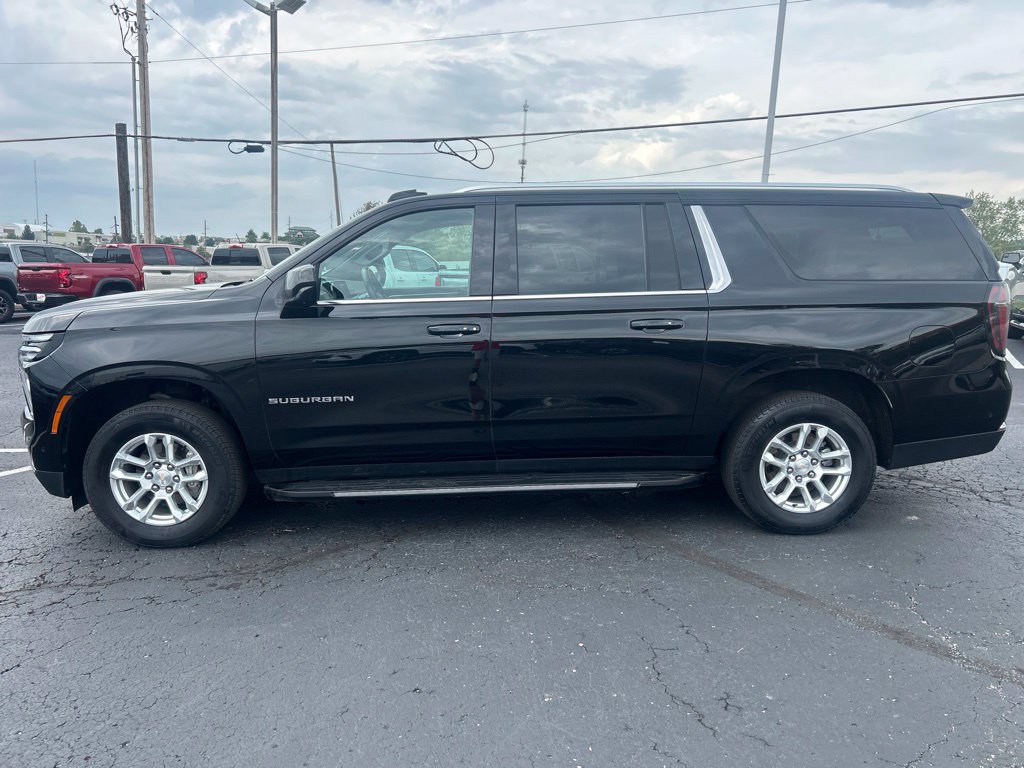 Used 2025 Chevrolet Suburban LT AWD/4WD image 8