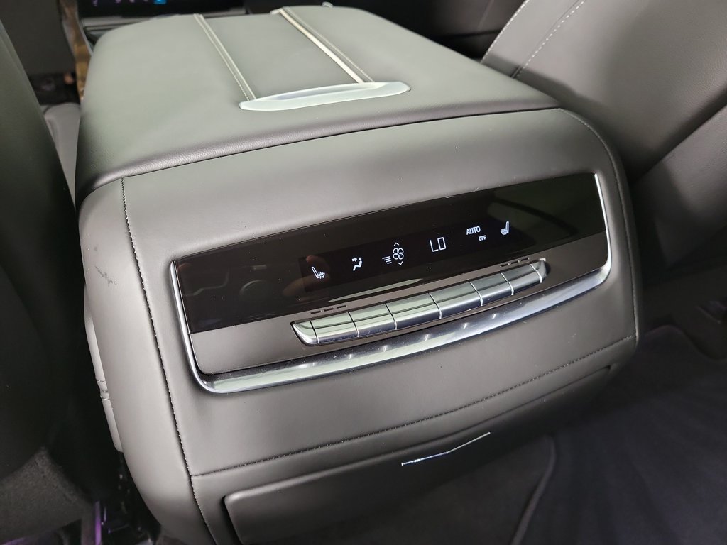 Certified 2026 Cadillac Escalade ESV Platinum Sport w/ LPO, ONYX Package AWD/4WD image 17
