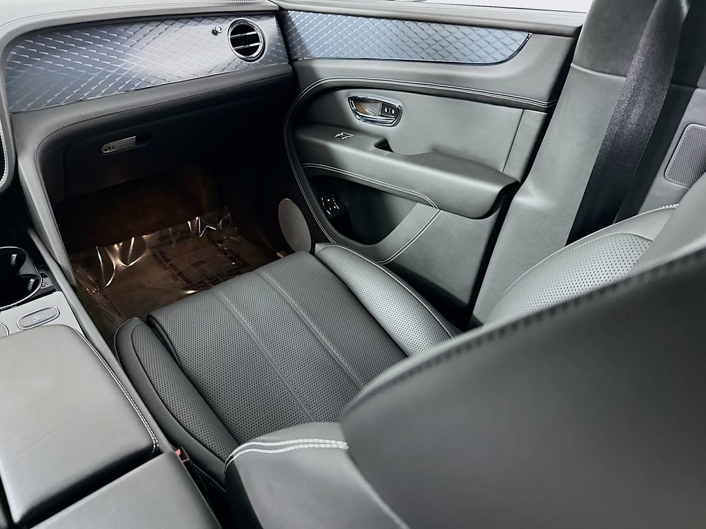Used 2023 Bentley Bentayga AWD/4WD image 26