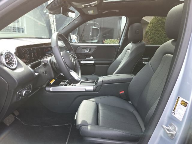 Certified 2025 Mercedes-Benz GLB 250 4MATIC image 8