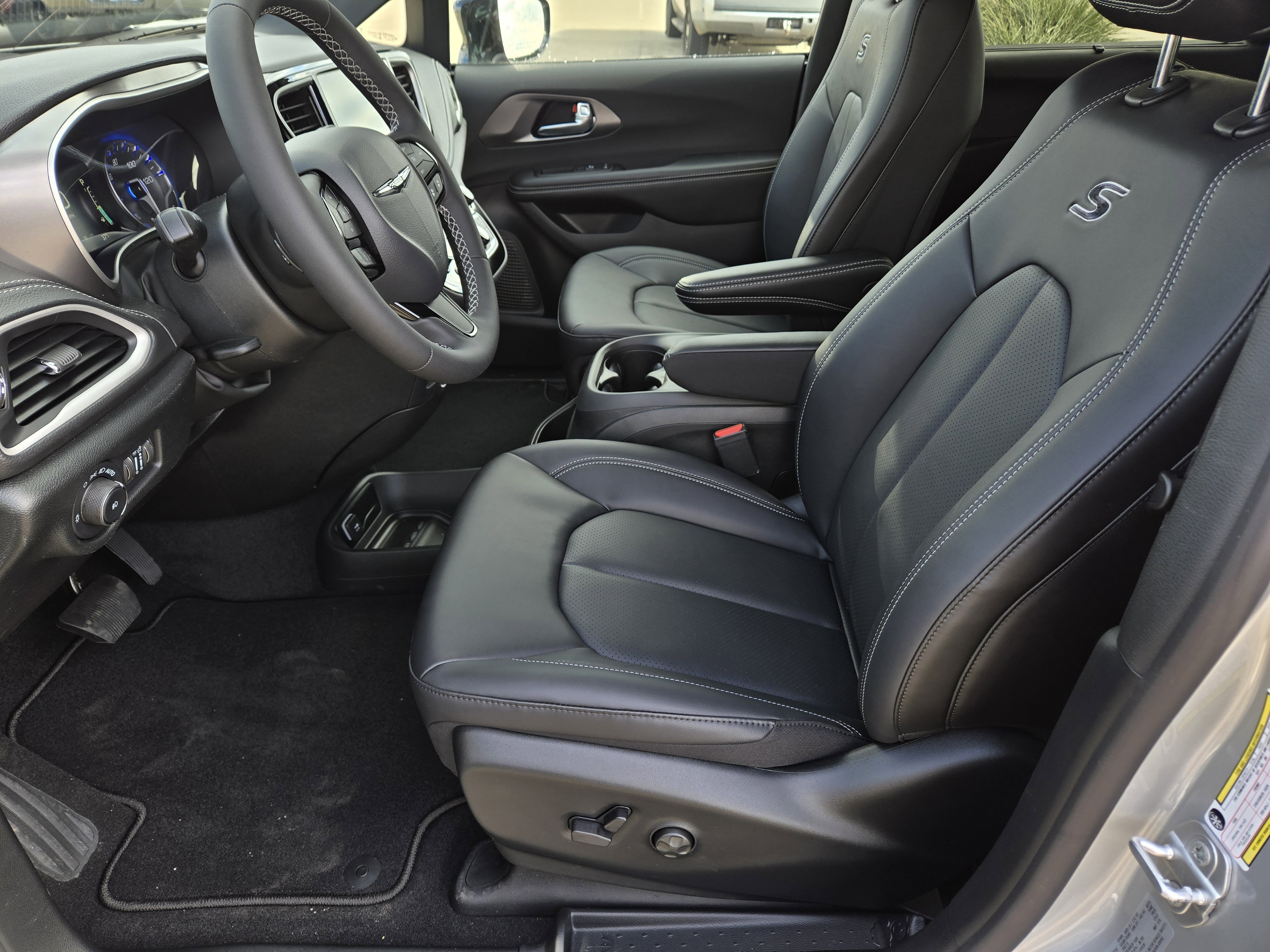 New 2026 Chrysler Pacifica Select image 11