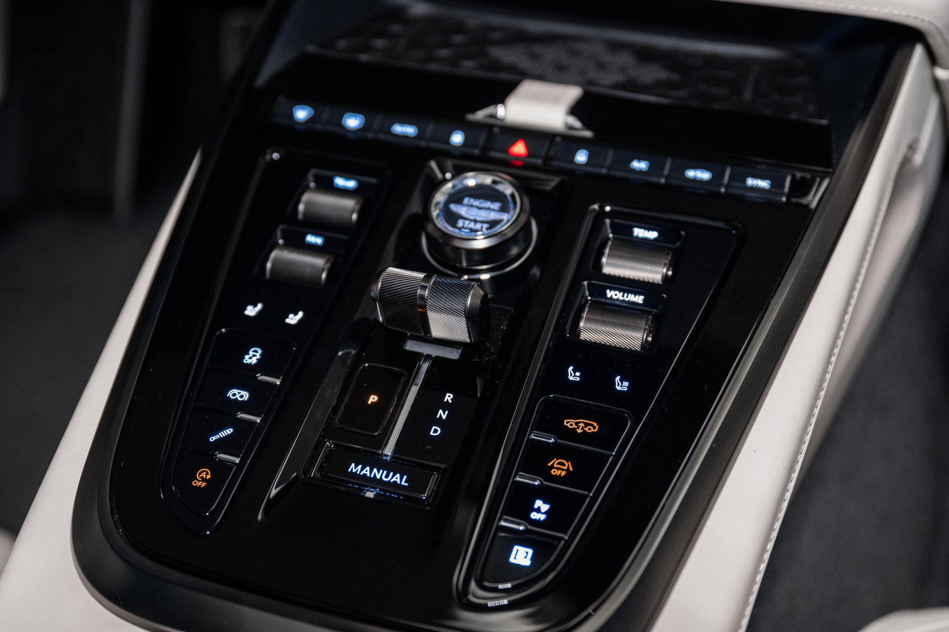 Used 2025 Aston Martin DBX 707 image 35