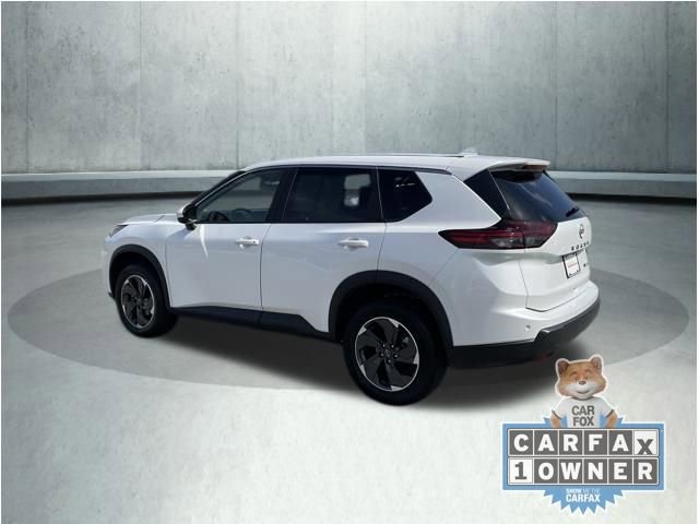 Used 2024 Nissan Rogue SV image 4