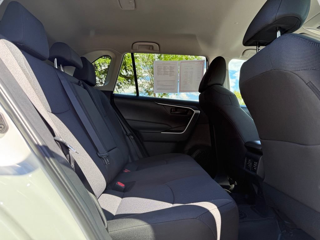 Certified 2022 Toyota RAV4 LE AWD/4WD image 17